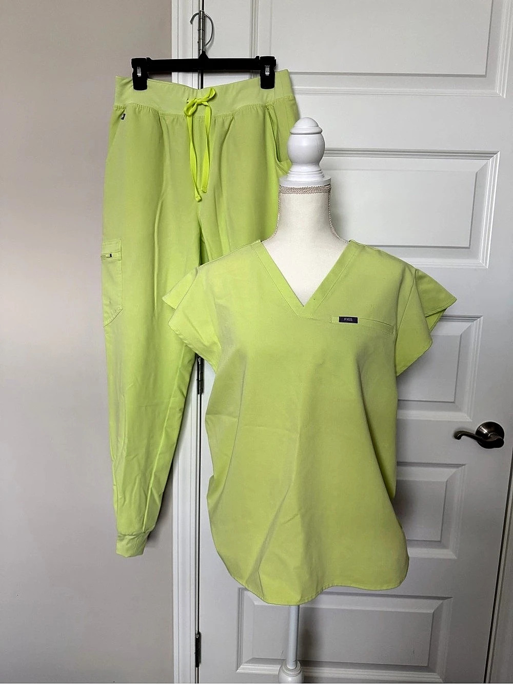 FIGS LIMITED EDITION Scrub Set in Lime Green SizeLT
